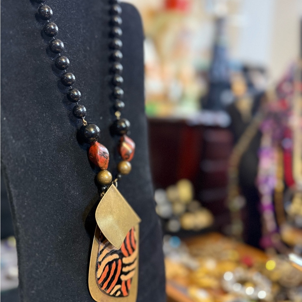 Gold and Black Pendant Necklace - Picture 2 of 9